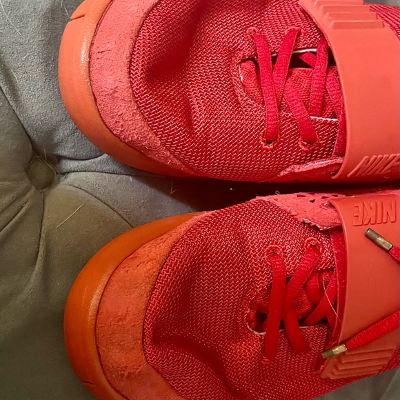 100% Authentic, Badly damaged Red October Nikes/ Yeezys - Picture 8 of 9
